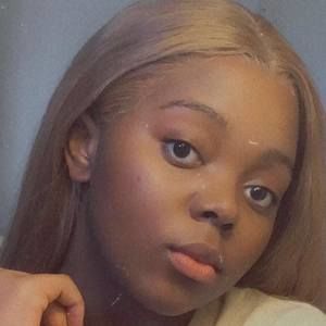 Meet your Posher, Alexia